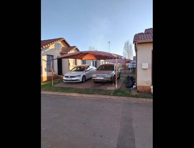 2 BEDROOM TOWNHOUSE FOR SALE IN CLAYVILLE